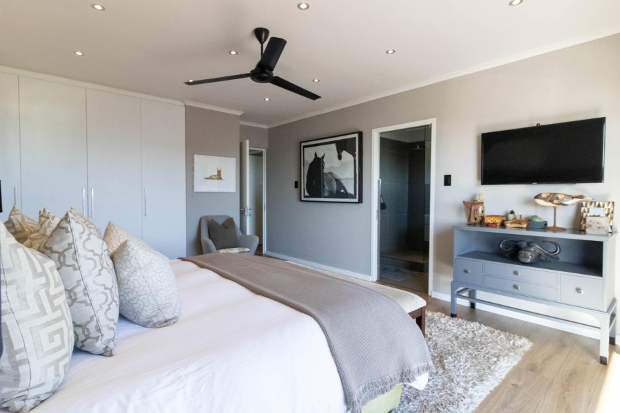 5 Bedroom Property for Sale in De Kelders Western Cape